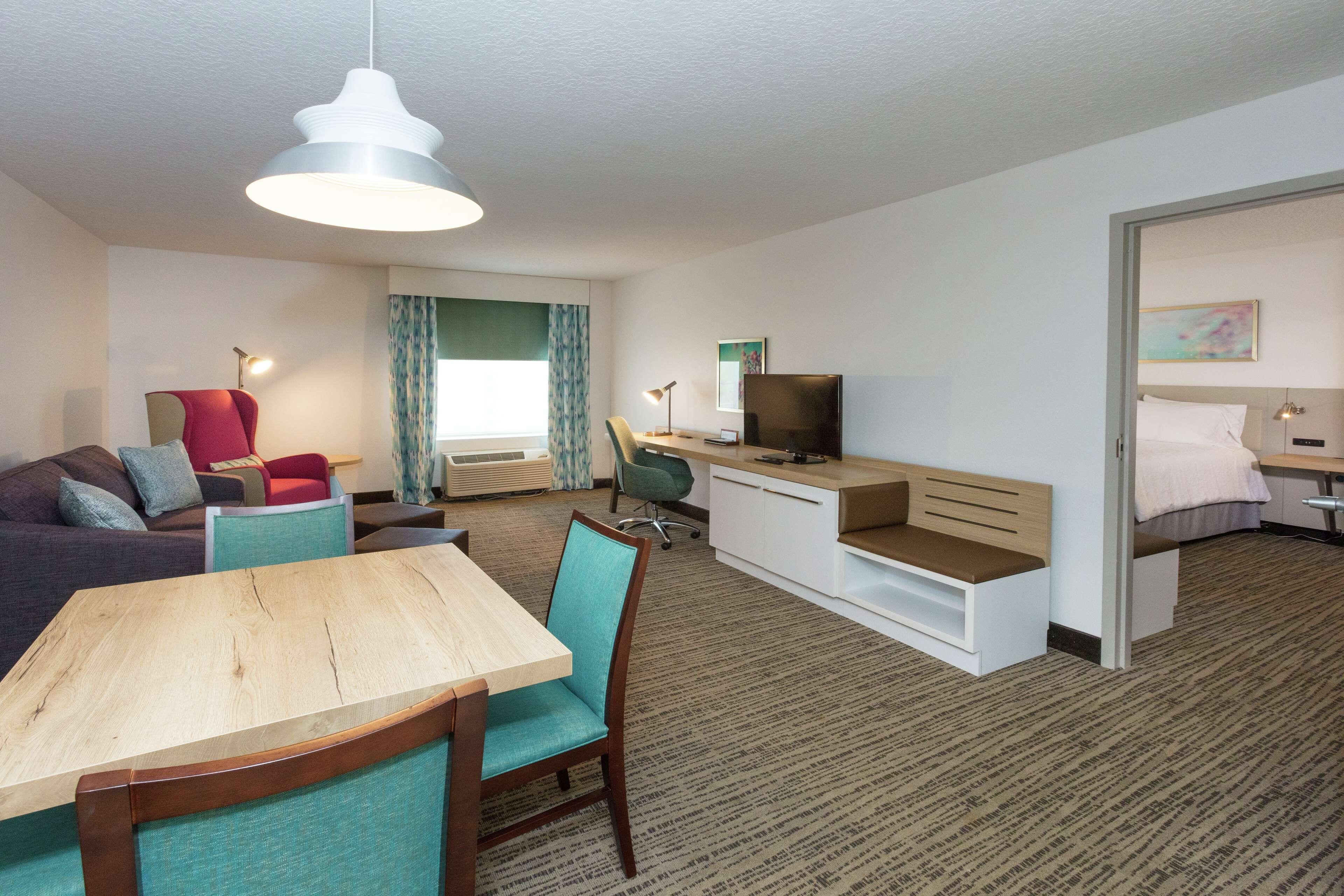 One-Bedroom King Suite Sofa Bed,1551382333:JPEG